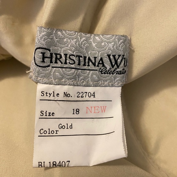 gold sequin gown. Street size 14, dress size 18. - Picture 4 of 4